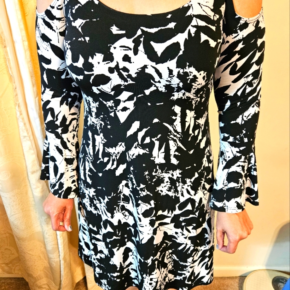 Dress - Picture 6 of 6